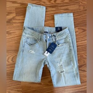 BNWT American Eagle Outfitters Women's Light Blue Distressed Jeans